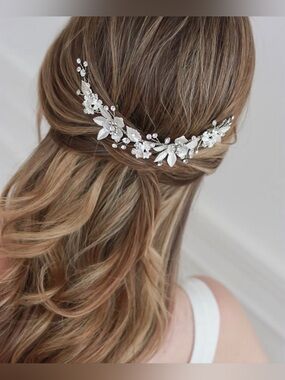 Dareth Colburn Kacie Mini Floral Hair Vine